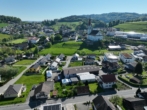 Bild - Einfamilienhaus mit grosser Terrasse, Garten sowie vielen Nebenräumen für Hobbys und genügend Parkplätze