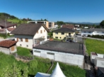 Bild - Einfamilienhaus mit grosser Terrasse, Garten sowie vielen Nebenräumen für Hobbys und genügend Parkplätze